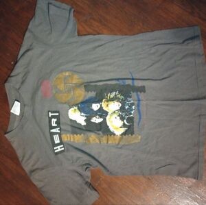 Heart concert large shirt womens